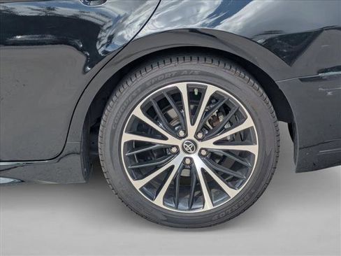 Certified 2019 Toyota Camry SE w/ Sunroof Package image 15