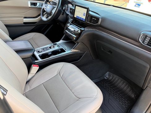 Used 2024 Ford Explorer Limited AWD/4WD image 13