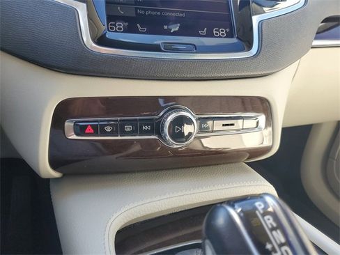 Used 2017 Volvo XC90 T5 Momentum w/ Vision Package image 23