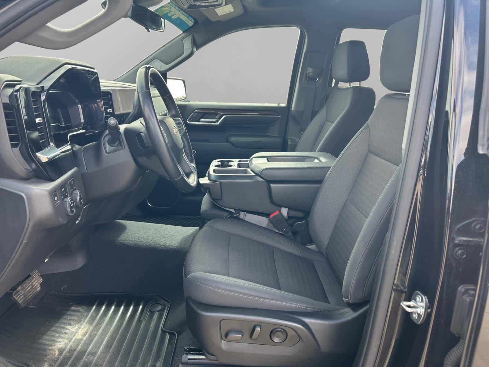 Used 2022 Chevrolet Silverado 1500 LT w/ Convenience Package II AWD/4WD image 9