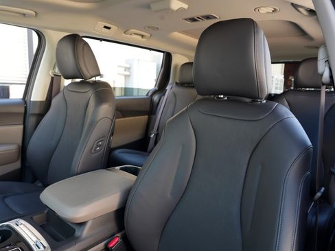 Used 2025 Kia Carnival SX FWD image 46
