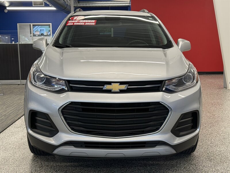 Used 2017 Chevrolet Trax LT w/ Driver Confidence Package AWD/4WD image 2