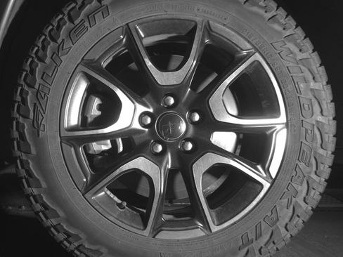 Used 2025 Jeep Compass Trailhawk AWD/4WD image 12