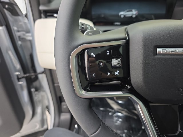 Used 2026 Land Rover Discovery Sport Landmark AWD/4WD image 17