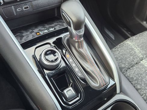 Used 2025 Chevrolet Colorado Z71 w/ Technology Package image 22