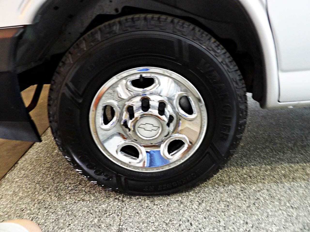 Used 2017 Chevrolet Express 2500 LS RWD image 19