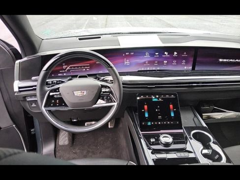 Used 2025 Cadillac Escalade Sport AWD/4WD image 6