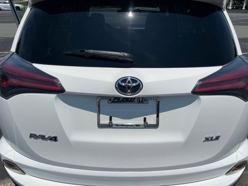 Used 2018 Toyota RAV4 XLE FWD image 18