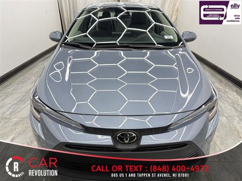 Used 2024 Toyota Corolla LE FWD image 2