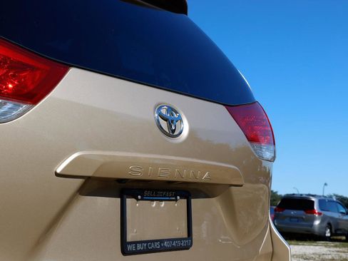 Used 2011 Toyota Sienna LE image 36