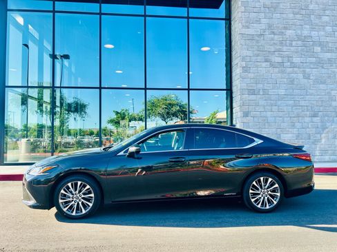 Used 2021 Lexus ES 300h w/ Premium Package FWD image 4