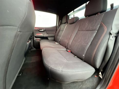 Used 2017 Toyota Tacoma TRD Off-Road image 19