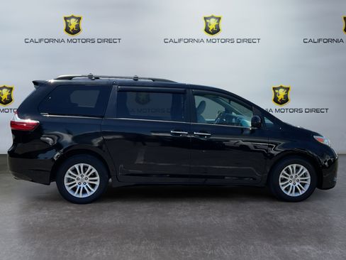 Used 2017 Toyota Sienna XLE w/ XLE Navigation Package FWD image 4