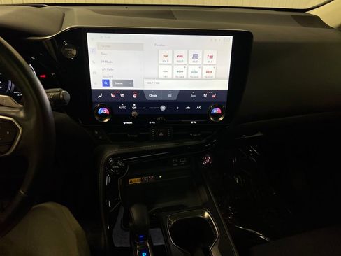 Used 2024 Lexus NX 300h AWD w/ Luxury Package image 18