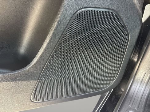 Used 2019 Jeep Cherokee Limited FWD image 18