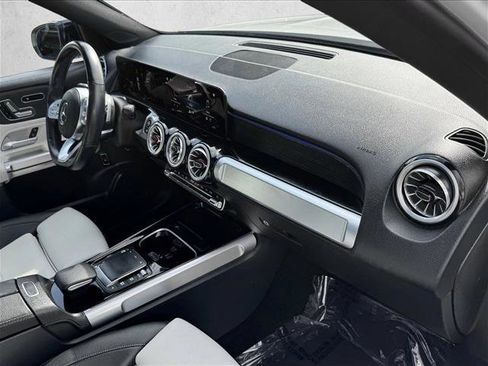 Used 2023 Mercedes-Benz GLB 250 4MATIC image 21