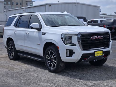 Used 2024 GMC Yukon AT4 w/ Technology Package AWD/4WD image 3