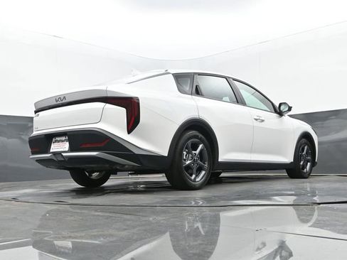 Used 2025 Kia K4 FWD image 26