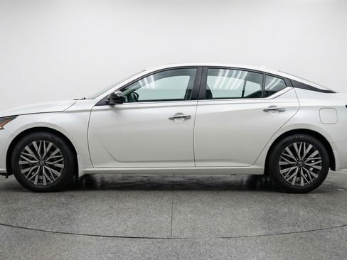 Used 2025 Nissan Altima 2.5 SV image 5