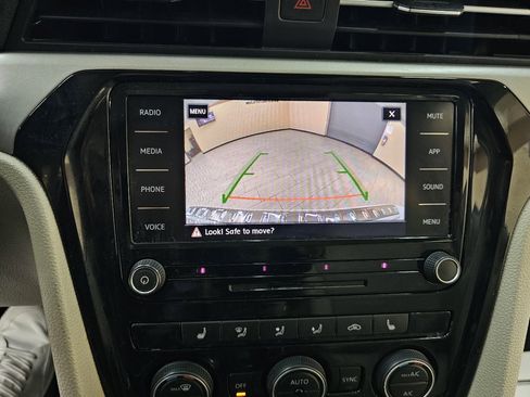 Used 2021 Volkswagen Passat 2.0T SE image 32