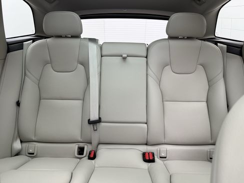 Certified 2024 Volvo XC60 B5 Plus w/ Protection Package Premier AWD/4WD image 26