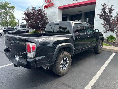 Used 2020 Toyota Tacoma TRD Off-Road w/ TRD Premium Off Road Package AWD/4WD image 3