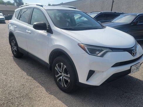 Used 2016 Toyota RAV4 LE FWD image 7