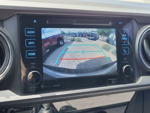 Used 2018 Toyota Tacoma TRD Off-Road w/ Technology Package AWD/4WD image 18