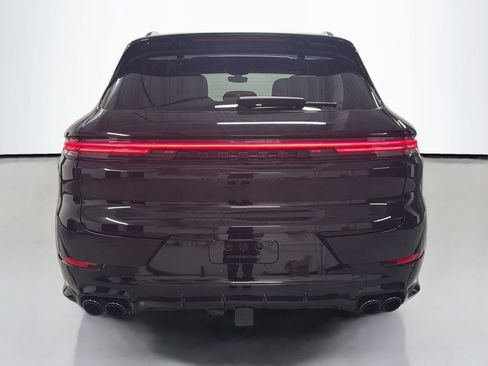 Certified 2025 Porsche Cayenne GTS AWD/4WD image 10