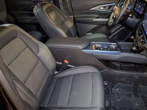 Used 2024 Chevrolet Equinox EV LT image 23