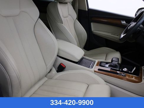 Used 2021 Audi Q5 Prestige w/ Prestige Package image 25