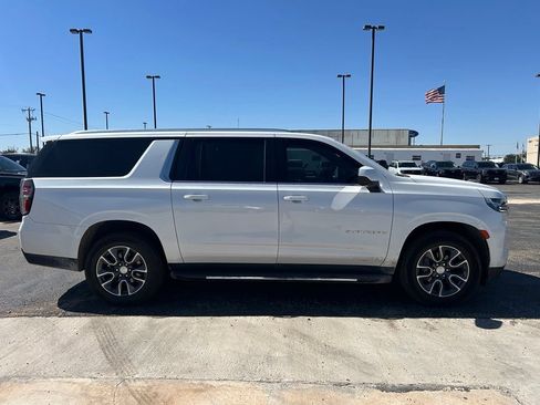 Used 2023 Chevrolet Suburban LT RWD image 3
