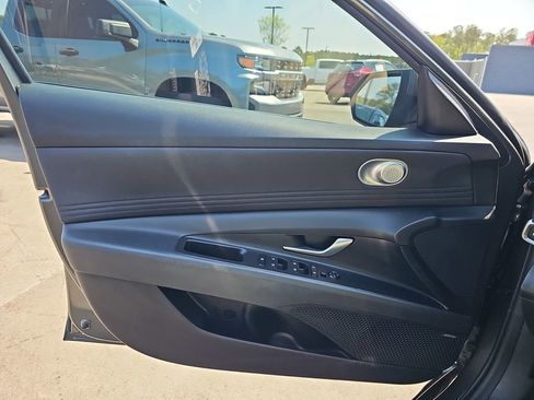 Used 2024 Hyundai Elantra Limited image 30