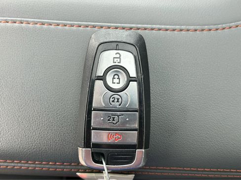 Used 2025 Ford Expedition Active AWD/4WD image 58