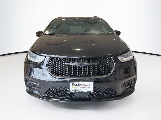 Used 2025 Chrysler Pacifica Limited FWD image 2