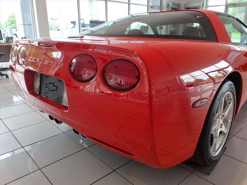 Used 2001 Chevrolet Corvette Coupe RWD image 13