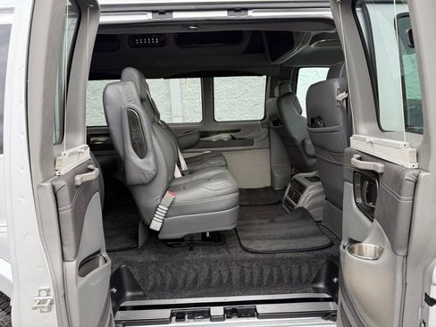 Used 2023 GMC Savana 2500 image 32