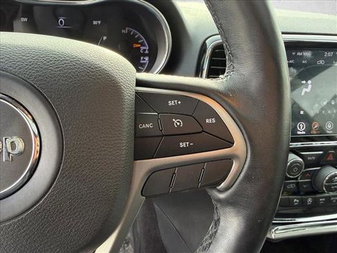 Used 2019 Jeep Grand Cherokee Limited image 17