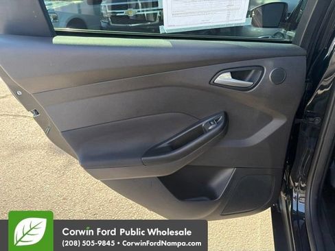 Used 2014 Ford Focus Titanium FWD image 28