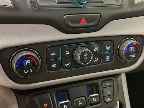 Used 2020 GMC Terrain SLE w/ Driver Convenience Package image 24