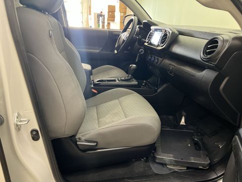 Used 2022 Toyota Tacoma SR w/ SR Convenience Package RWD image 25