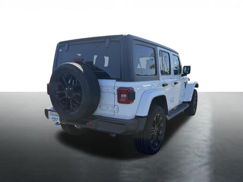 Used 2022 Jeep Wrangler Unlimited Sahara AWD/4WD image 6