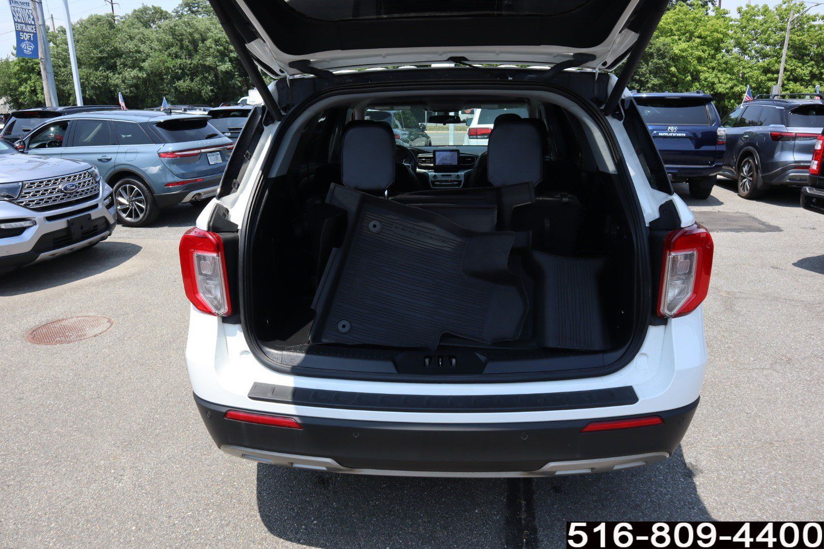 Used 2022 Ford Explorer XLT w/ Equipment Group 202A AWD/4WD image 29