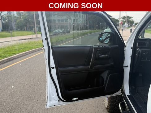 Used 2016 Toyota 4Runner SR5 image 16