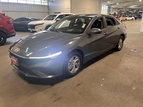Used 2024 Hyundai Elantra SE image 7