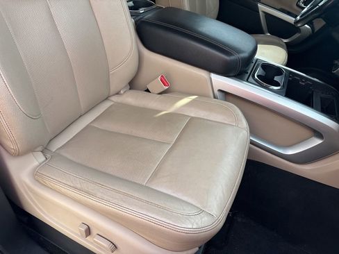 Used 2018 Nissan Titan SL w/ Chrome Package image 29