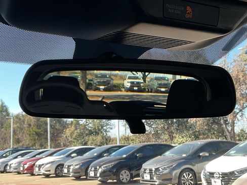 Used 2025 Nissan Kicks SV image 27