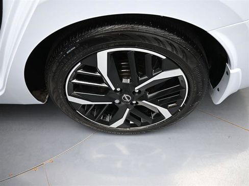 Used 2023 Nissan Versa SR w/ Trunk Package image 23