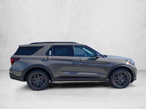 New 2026 Ford Explorer ST-Line w/ ST-Line Street Pack image 4