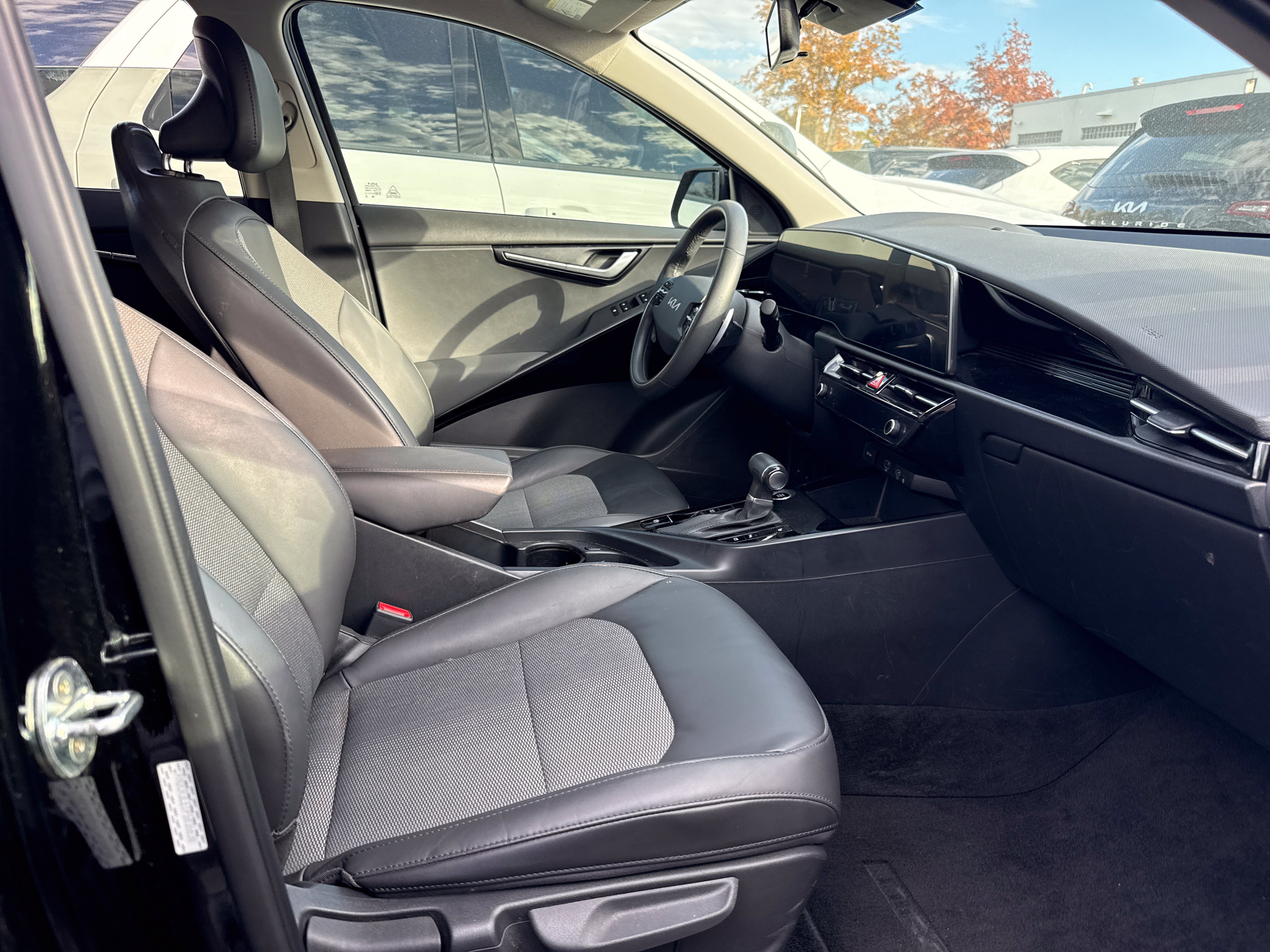Used 2023 Kia Niro EX FWD image 21
